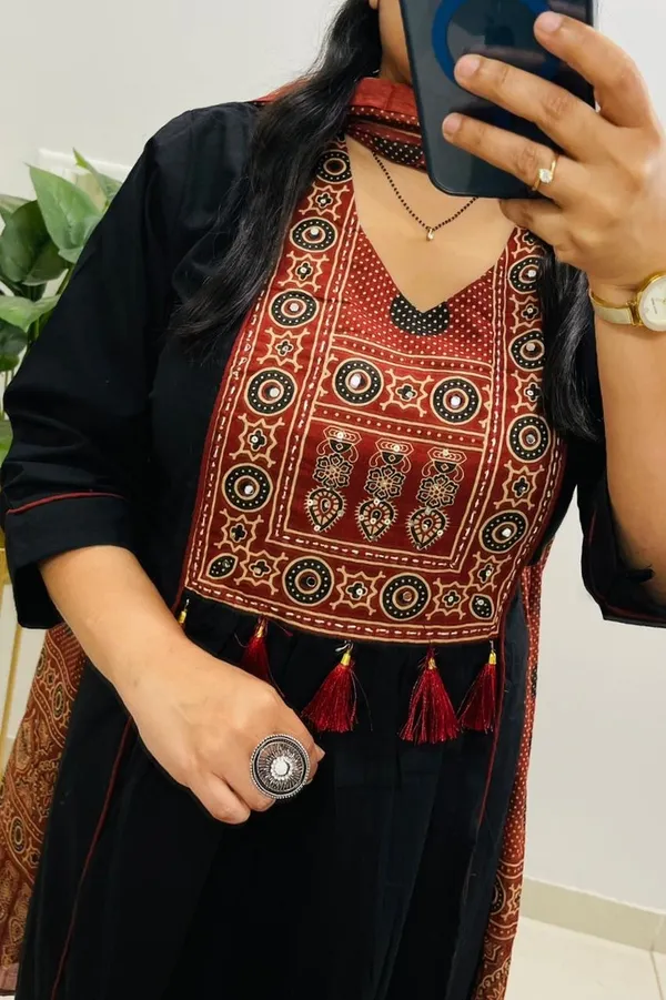 Floral_Printed_Pure_Cotton_V_Neck_Kurta_Trouser_&_Dupatta_Set