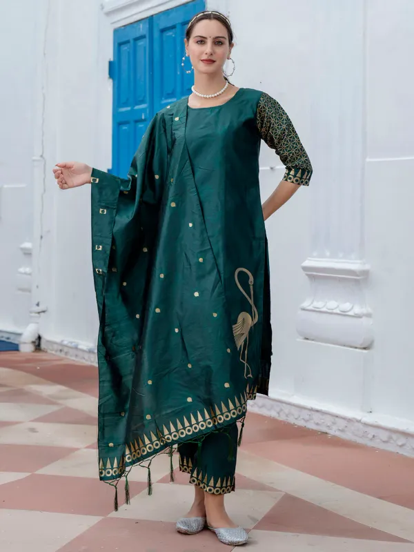 Floral_Printed_Cotton_Silk_Round_Neck_Kurta_Trouser_&_Dupatta_Set