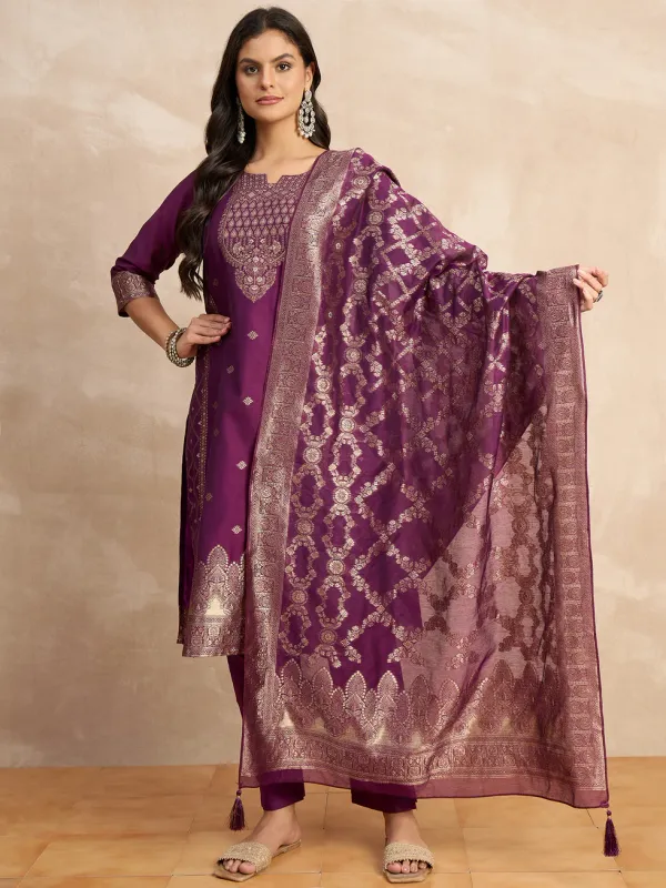 Floral_Printed_Silk_Blend_Round_Neck_Kurta_Trouser_&_Dupatta_Set