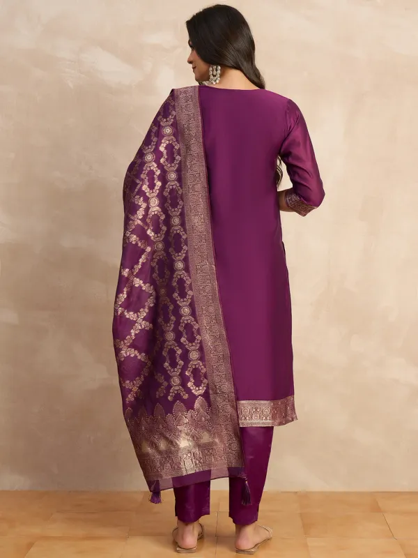 Floral_Printed_Silk_Blend_Round_Neck_Kurta_Trouser_&_Dupatta_Set