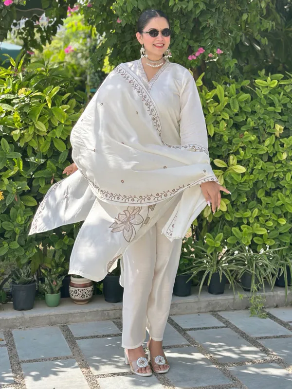 Floral_Embroidered_Silk_Blend_V_Neck_Kurta_Trouser_&_Dupatta_Set
