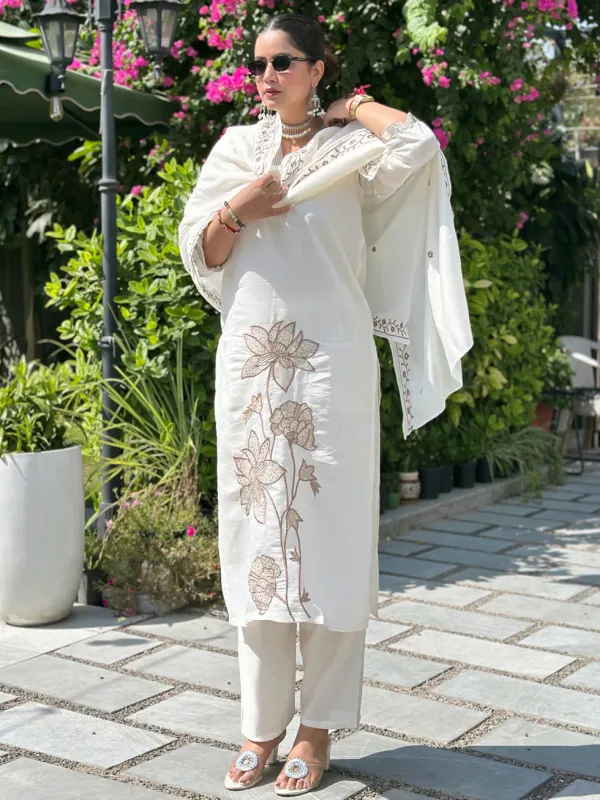Floral_Embroidered_Silk_Blend_V_Neck_Kurta_Trouser_&_Dupatta_Set