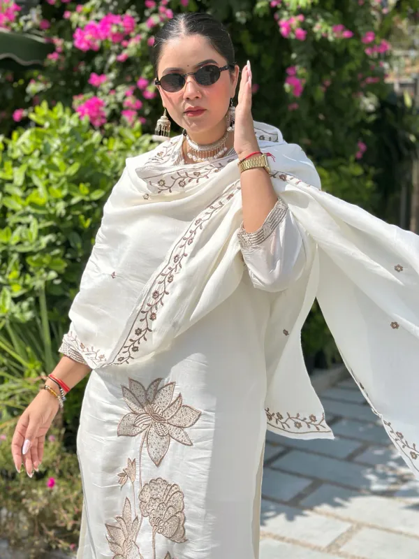 Floral_Embroidered_Silk_Blend_V_Neck_Kurta_Trouser_&_Dupatta_Set