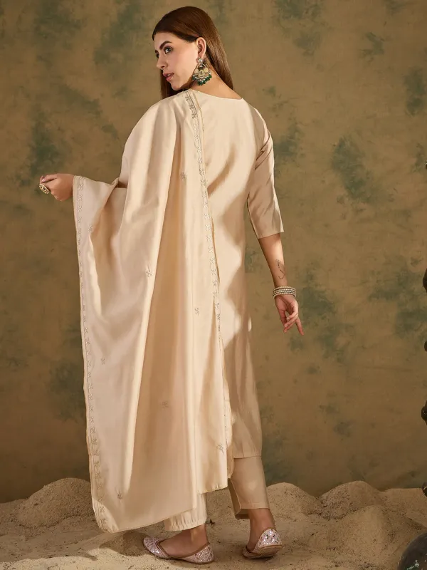 Floral_Embroidered_Silk_Blend_V_Neck_Kurta_Trouser_&_Dupatta_Set