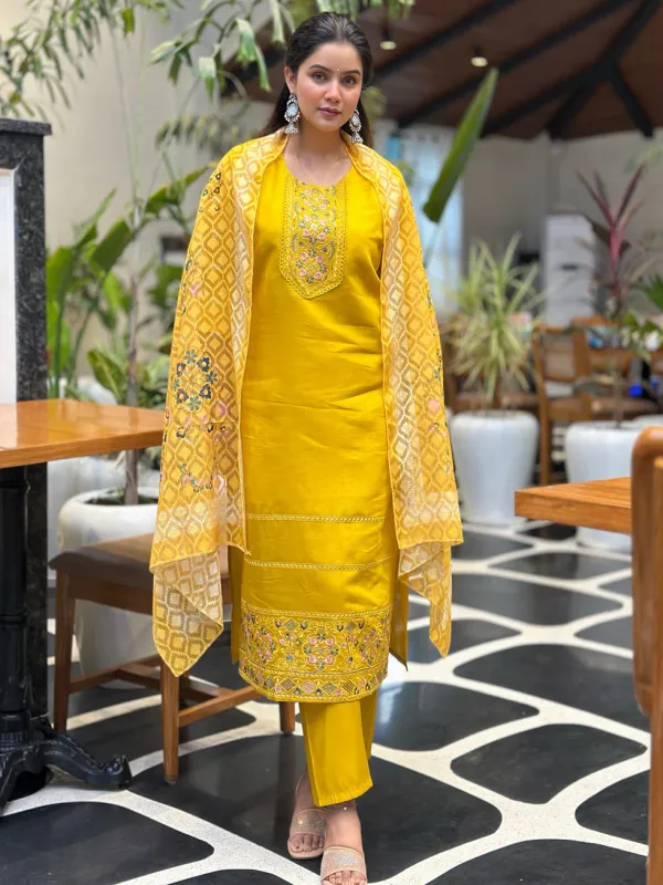 Floral_Embroidered_Silk_Blend_Round_Neck_Kurta_Trouser_&_Dupatta_Set