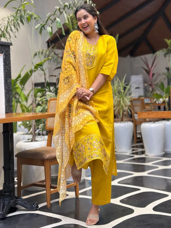 Floral_Embroidered_Silk_Blend_Round_Neck_Kurta_Trouser_&_Dupatta_Set