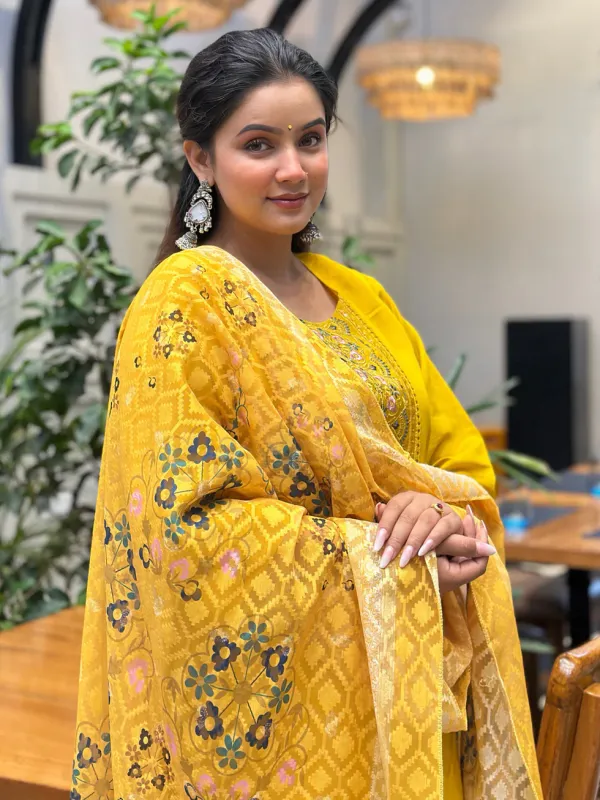 Floral_Embroidered_Silk_Blend_Round_Neck_Kurta_Trouser_&_Dupatta_Set