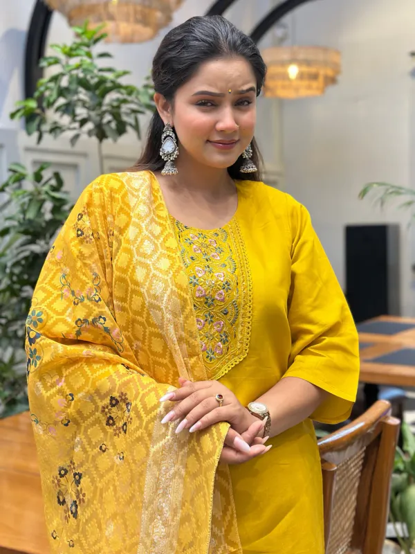 Floral_Embroidered_Silk_Blend_Round_Neck_Kurta_Trouser_&_Dupatta_Set