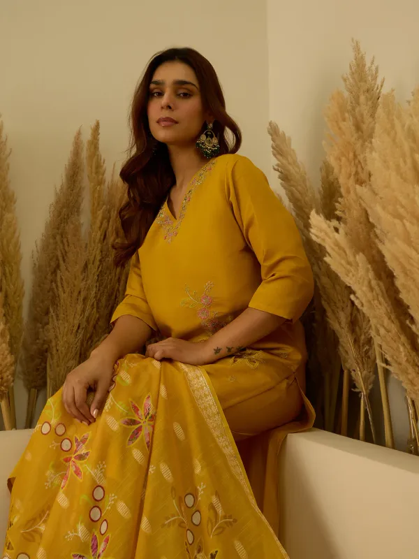 Floral_Embroidered_Silk_Blend_V_Neck_Kurta_Trouser_&_Dupatta_Set