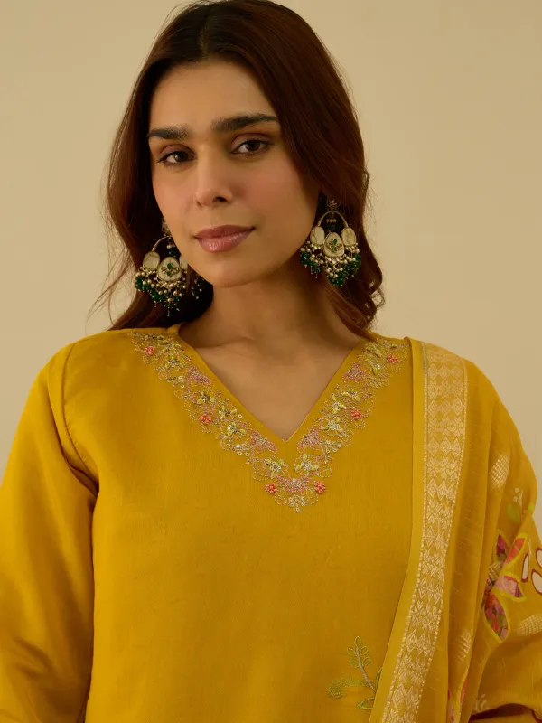 Floral_Embroidered_Silk_Blend_V_Neck_Kurta_Trouser_&_Dupatta_Set