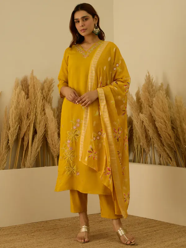 Floral_Embroidered_Silk_Blend_V_Neck_Kurta_Trouser_&_Dupatta_Set