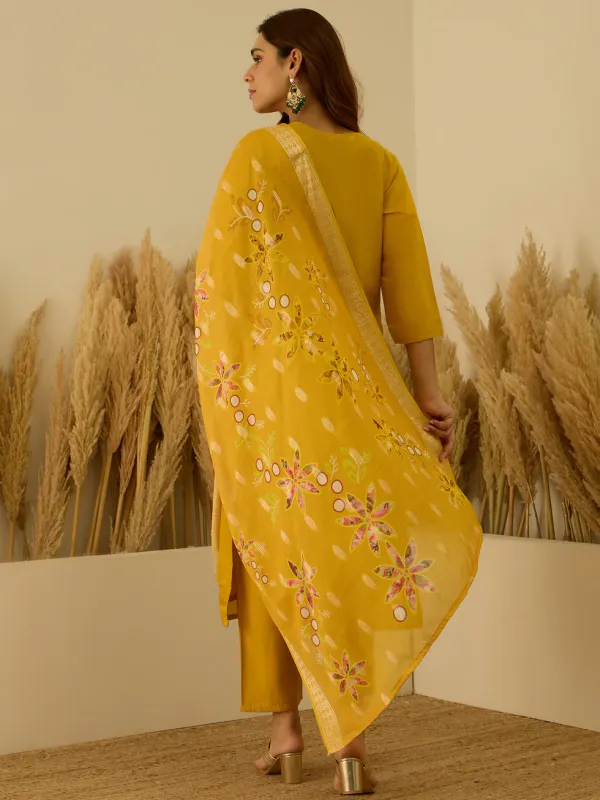 Floral_Embroidered_Silk_Blend_V_Neck_Kurta_Trouser_&_Dupatta_Set