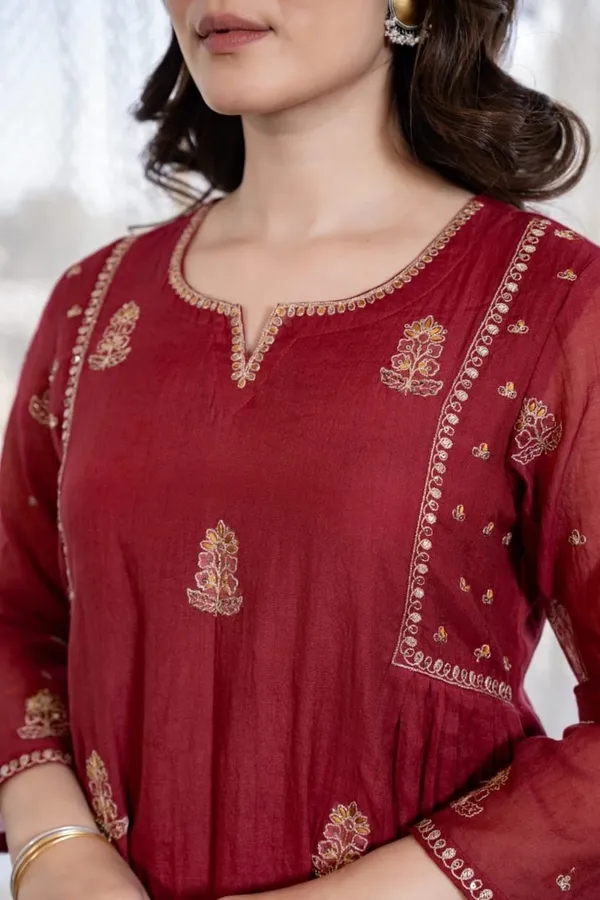 Floral_Embroidered_Chanderi_Silk_Kurta_Trouser_&_Dupatta_Set