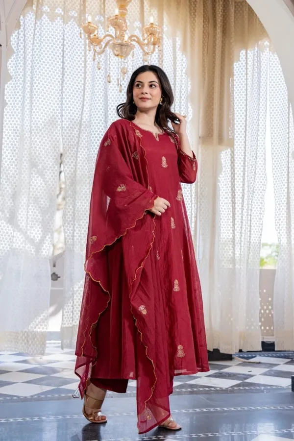 Floral_Embroidered_Chanderi_Silk_Kurta_Trouser_&_Dupatta_Set