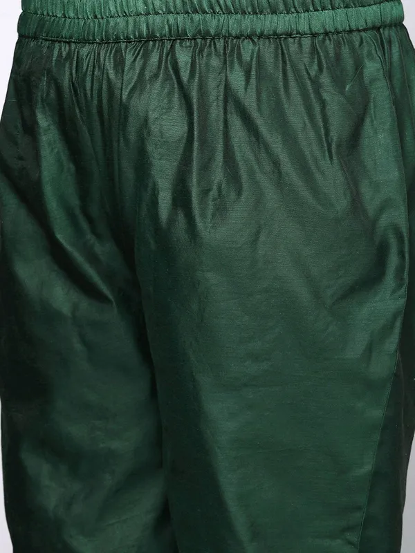 Green_Floral_Embroidered_CFloraleri_Silk_Kurta_Trouser_Dupatta_Set