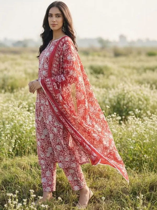 Red_Floral_Printed_Cotton_Blend_Kurta_Trouser_Dupatta_Set