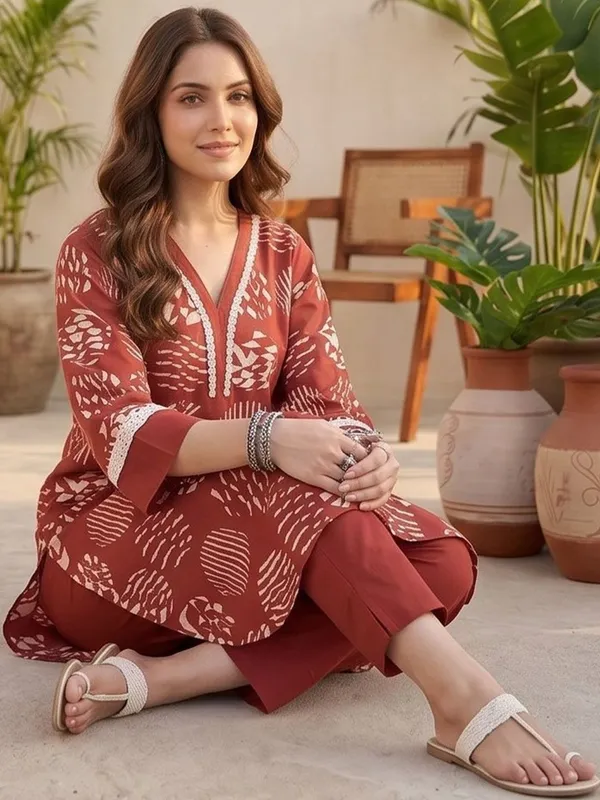 Red_Floral_Printed_Cotton_Blend_Kurta_Trouser_Set