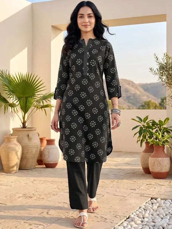 Black_Floral_Printed_Cotton_Blend_Kurta_Trouser_Set