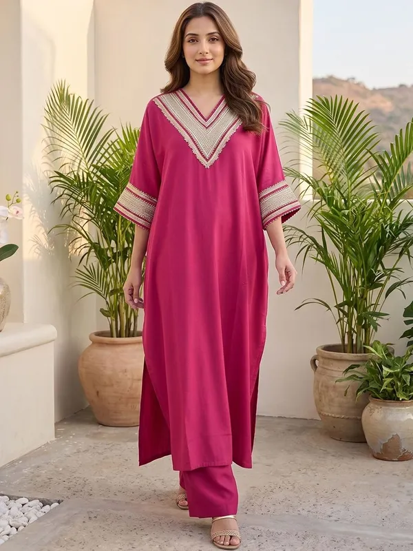 Red_Floral_Embroidered_Silk_Blend_Kurta_Trouser_Set