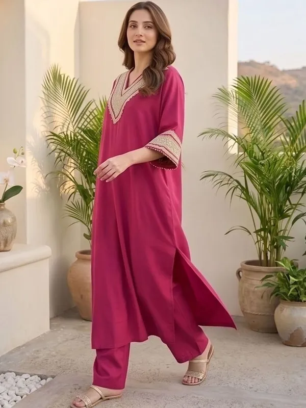 Red_Floral_Embroidered_Silk_Blend_Kurta_Trouser_Set