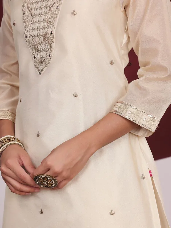 Off_White_Floral_Embroidered_Silk_Blend_Kurta_Trouser_Dupatta_Set