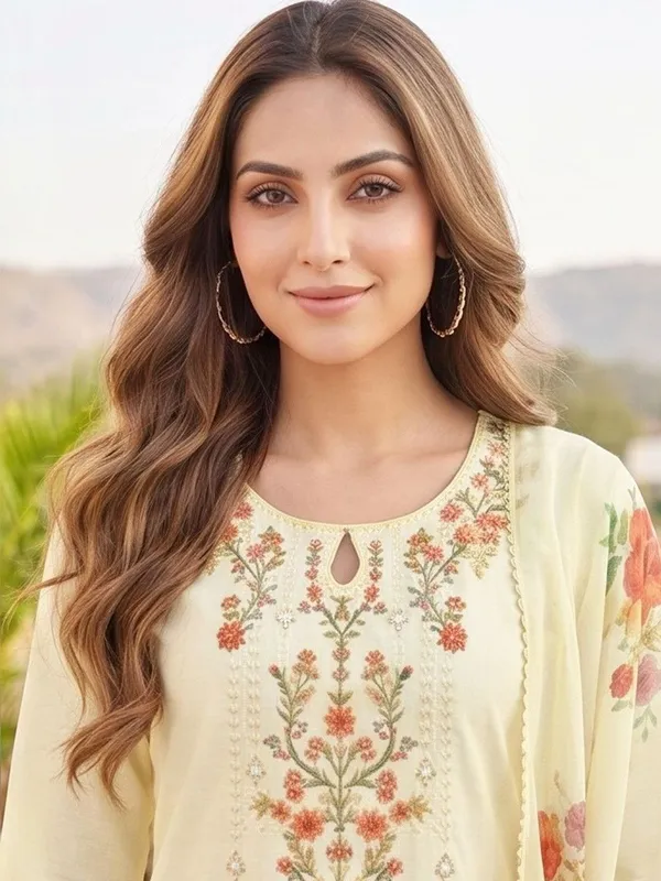 Cream_Floral_Embroidered_Silk_Blend_Kurta_Patiala_Dupatta_Set