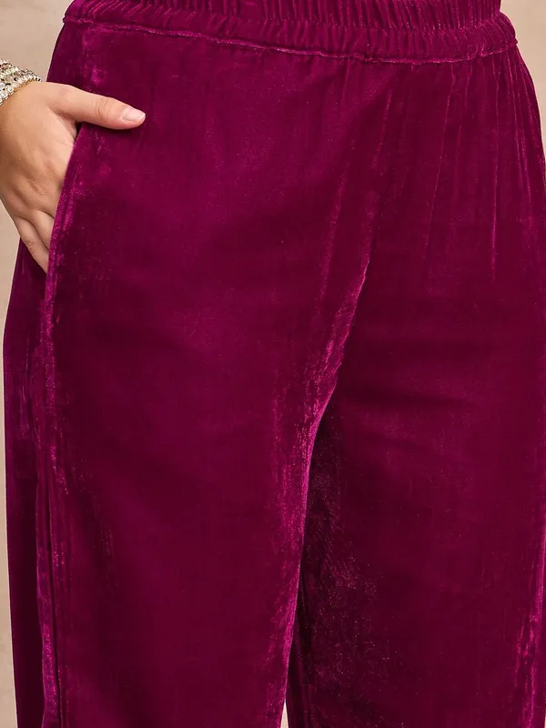 Purple_Floral_Embroidered_Velvet_Kurta_Trouser_Set