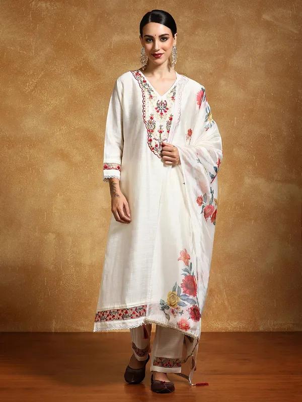 Off_White_Floral_Embroidered_Silk_Blend_Kurta_Trouser_Dupatta_Set