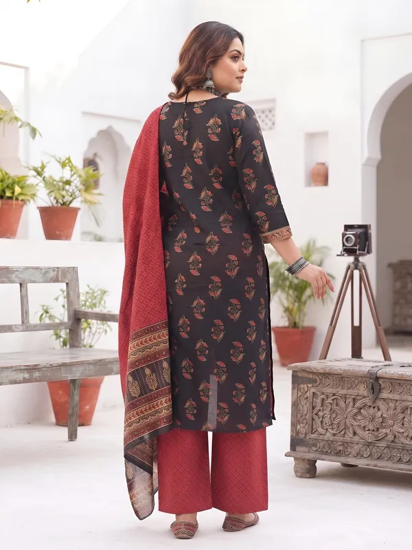 Black_Floral_Printed_Cotton_Kurta_Set