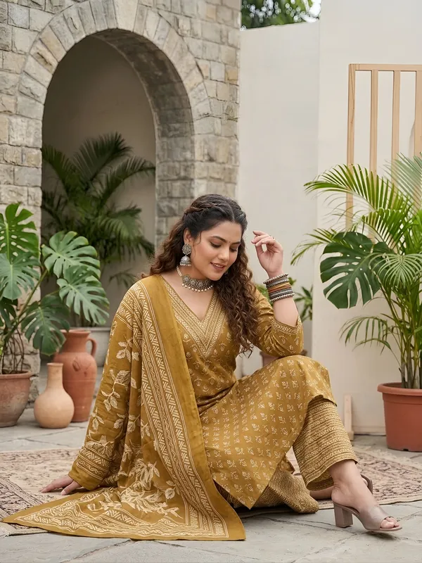 Yellow_Floral_Printed_Cotton_Kurta_Set