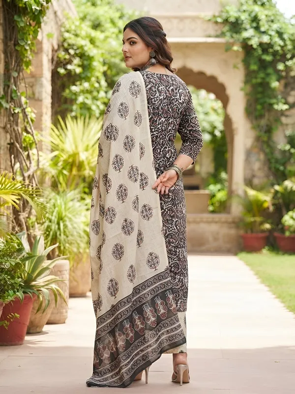 Multicolor_Floral_Printed_Cotton_Kurta_Set