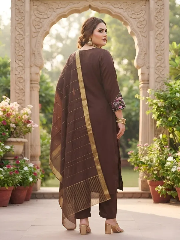 Brown_Hand_Embroidered_Chanderi_Silk_Kurta_Set