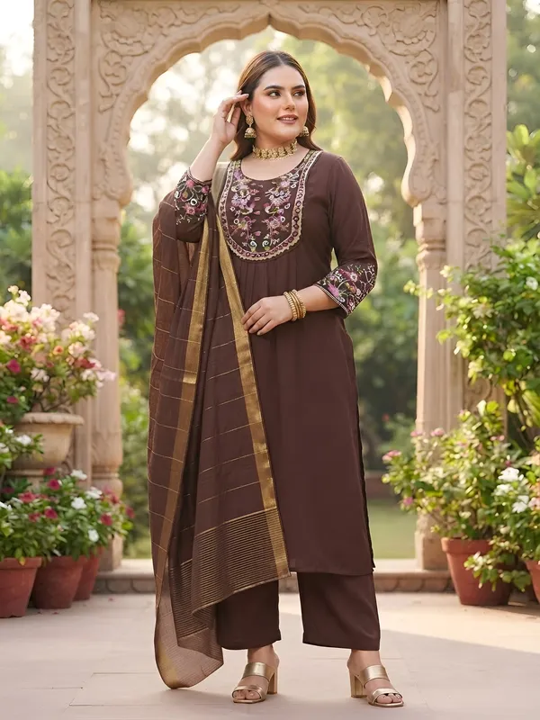 Brown_Hand_Embroidered_Chanderi_Silk_Kurta_Set