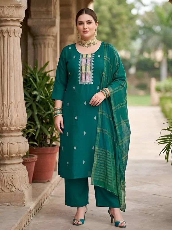 Green_Hand_Embroidered_Chanderi_Silk_Kurta_Set
