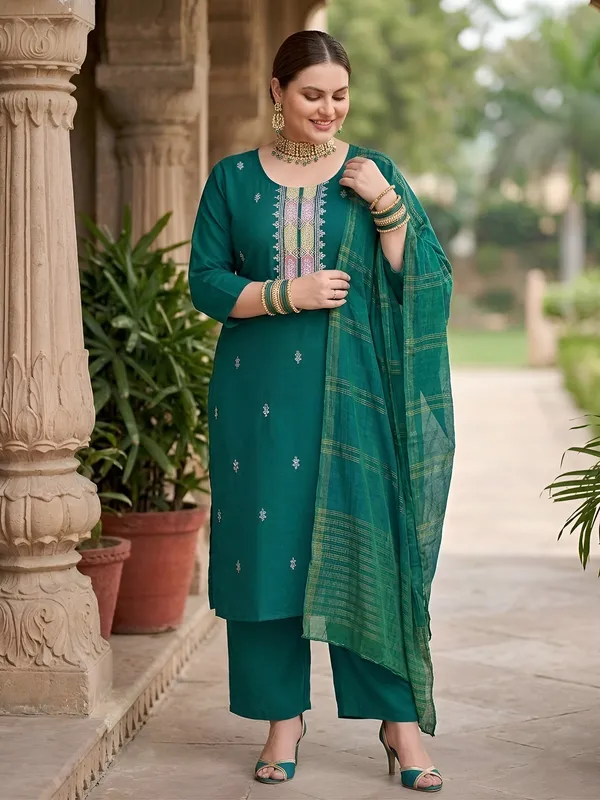Green_Hand_Embroidered_Chanderi_Silk_Kurta_Set