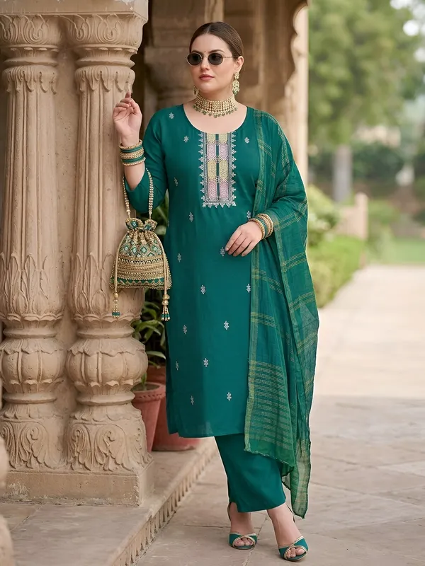 Green_Hand_Embroidered_Chanderi_Silk_Kurta_Set