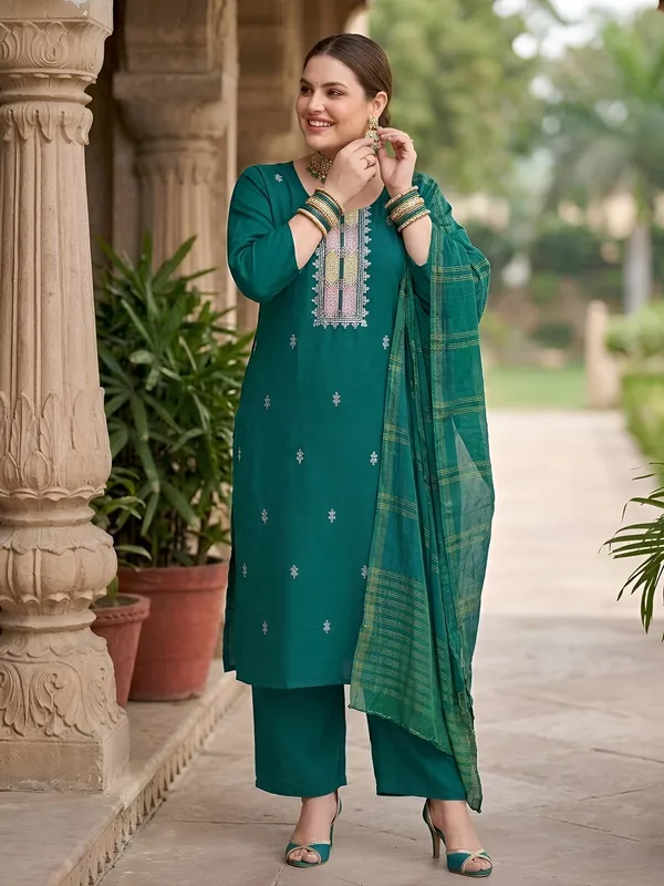 Green_Hand_Embroidered_Chanderi_Silk_Kurta_Set