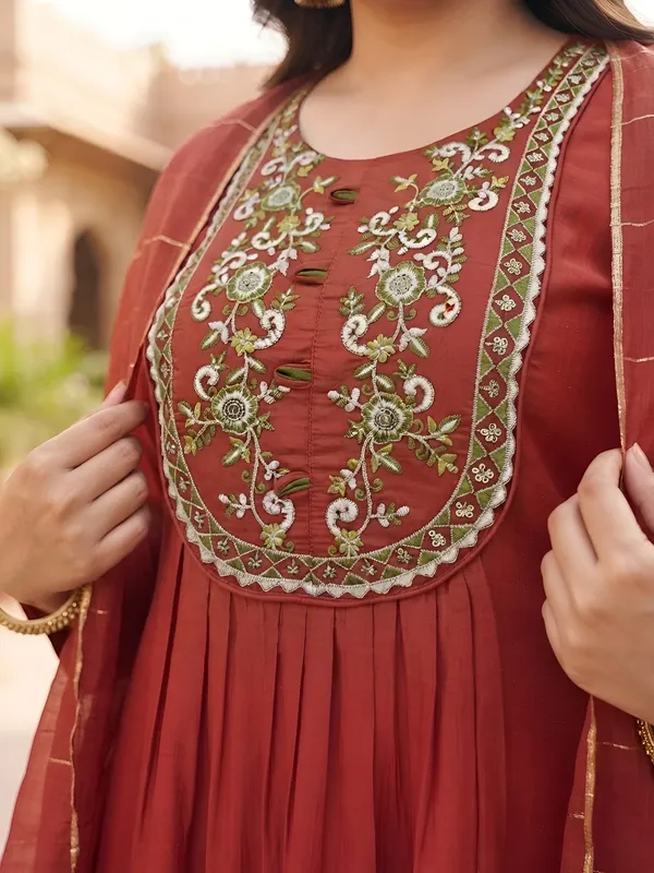 Red_Hand_Embroidered_Chanderi_Silk_Kurta_Set