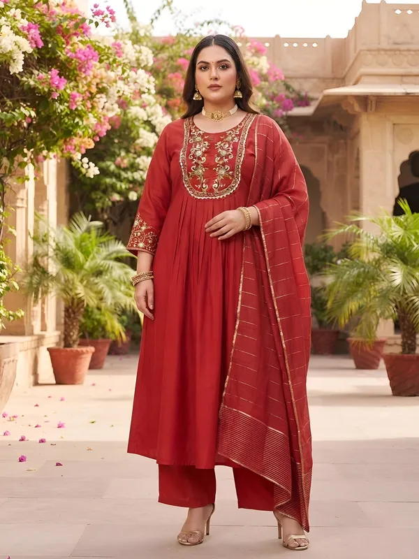 Red_Hand_Embroidered_Chanderi_Silk_Kurta_Set
