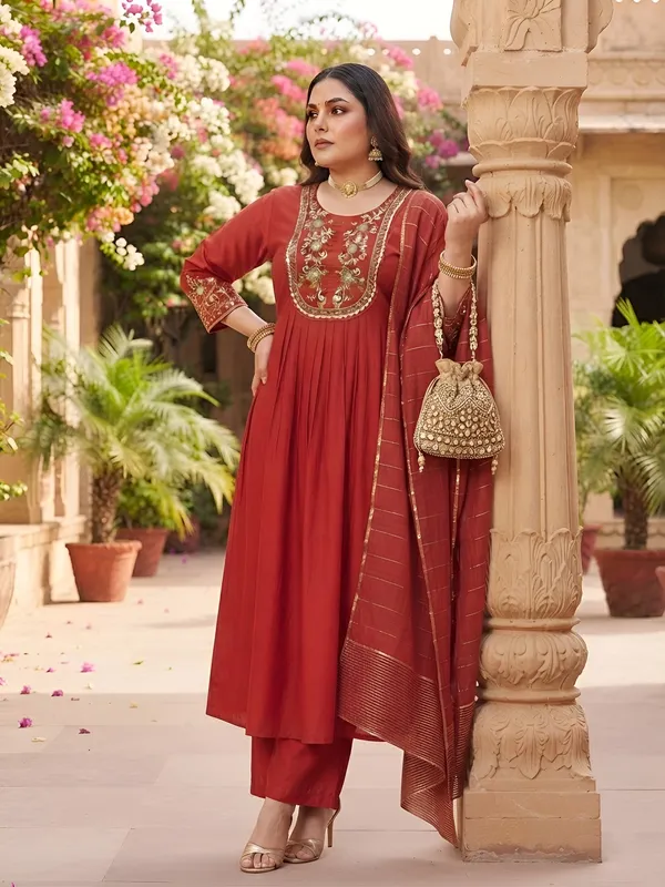 Red_Hand_Embroidered_Chanderi_Silk_Kurta_Set