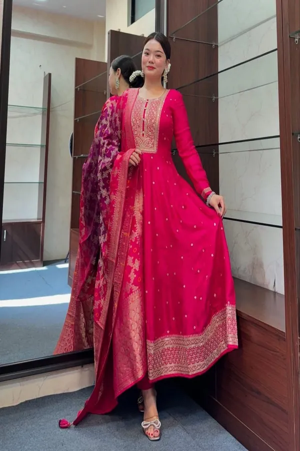 Floral_Embroidered_silk_Kurta_Trouser_&_Dupatta_Set
