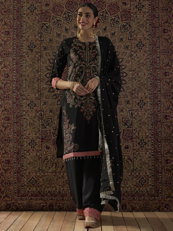 Black_Embroidered_Chinon_Kurta_Trouser_Dupatta_Set
