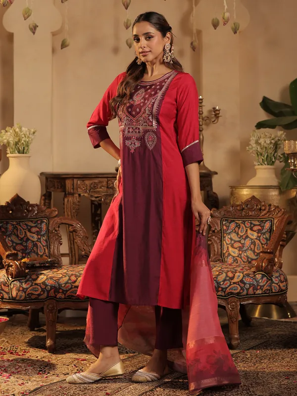 Pink_Embroidered_Silk_Kurta_Trouser_Dupatta_Set