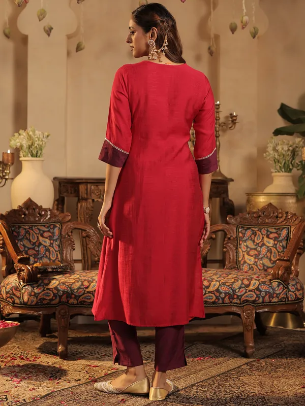 Pink_Embroidered_Silk_Kurta_Trouser_Dupatta_Set