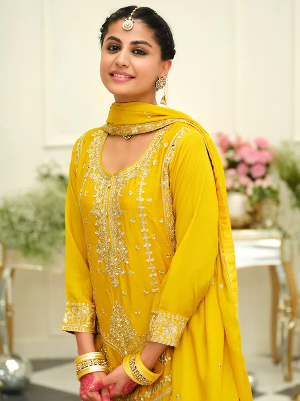 Yellow_Embroidered_Chinon_Kurta_Trouser_Dupatta_Set