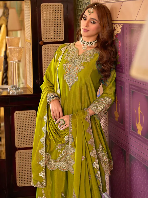 Yellow_Embroidered_Chinon_Kurta_Trouser_Dupatta_Set