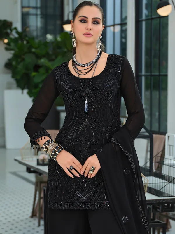 Black_Georgette_Embroidered_Kurta_Trouser_Dupatta_Set