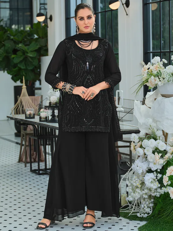 Black_Georgette_Embroidered_Kurta_Trouser_Dupatta_Set