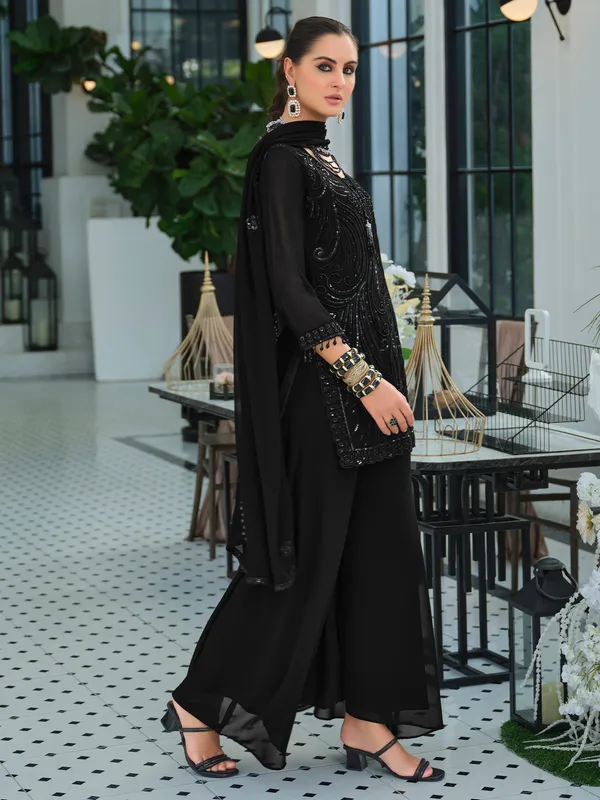 Black_Georgette_Embroidered_Kurta_Trouser_Dupatta_Set