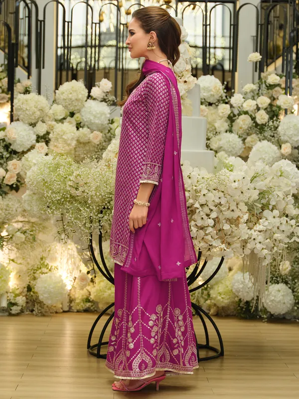 Pink_Silk_Blend_Embroidered_Kurta_Trouser_Dupatta_Set